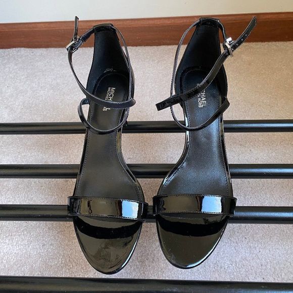 MICHAEL KORS Simone Patent Leather Sandals NEW NWOB - Picture 1 of 7
